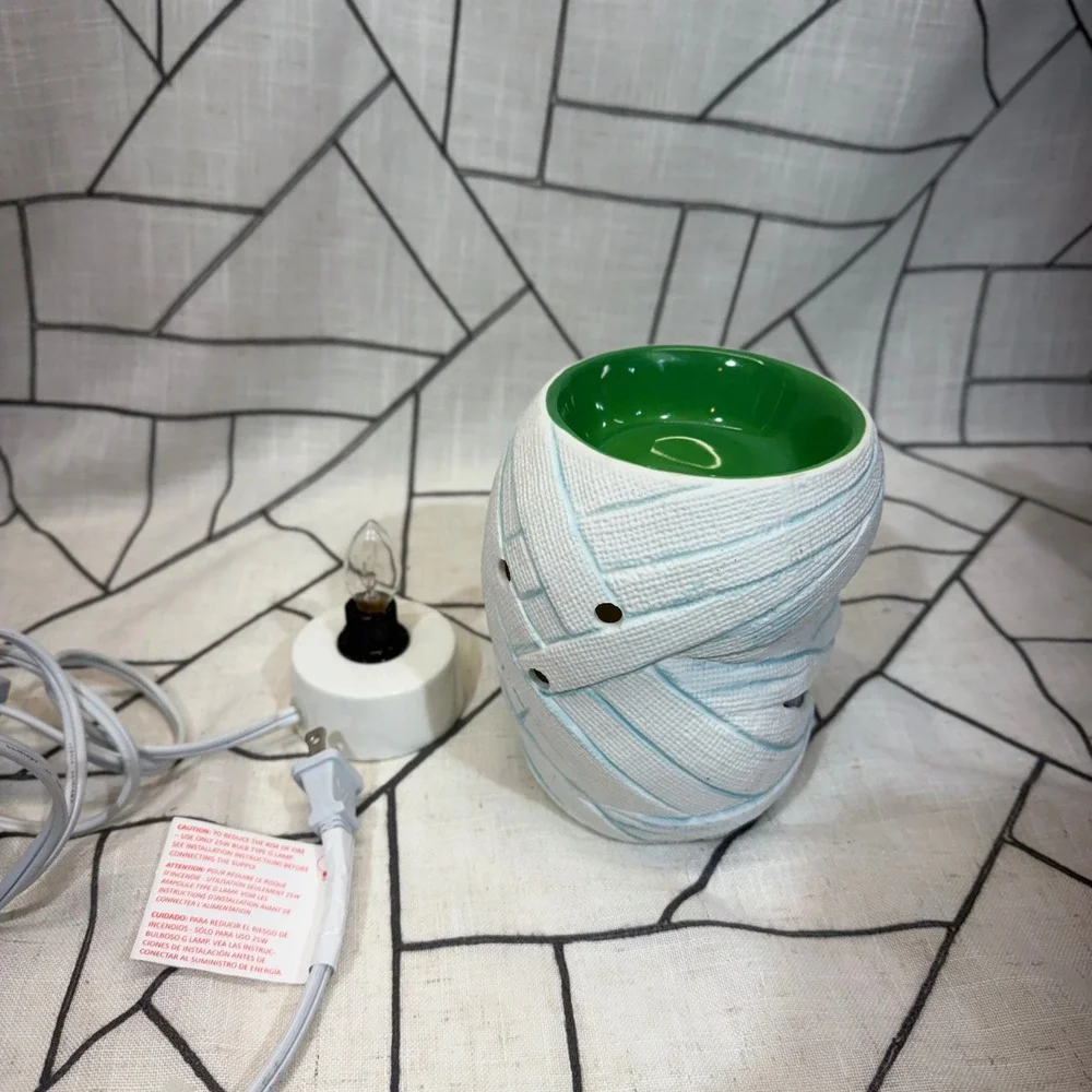 Scentsy‎ Under Wraps Mummy Wax Warmer OS White Green Halloween Decor 62812